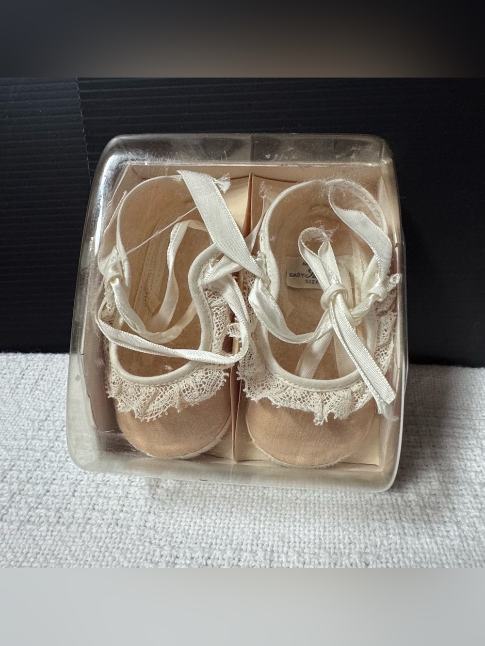 Vintage Mrs. Day's Ideal Baby Shoes Co. Style 63
Color  cream Size 1